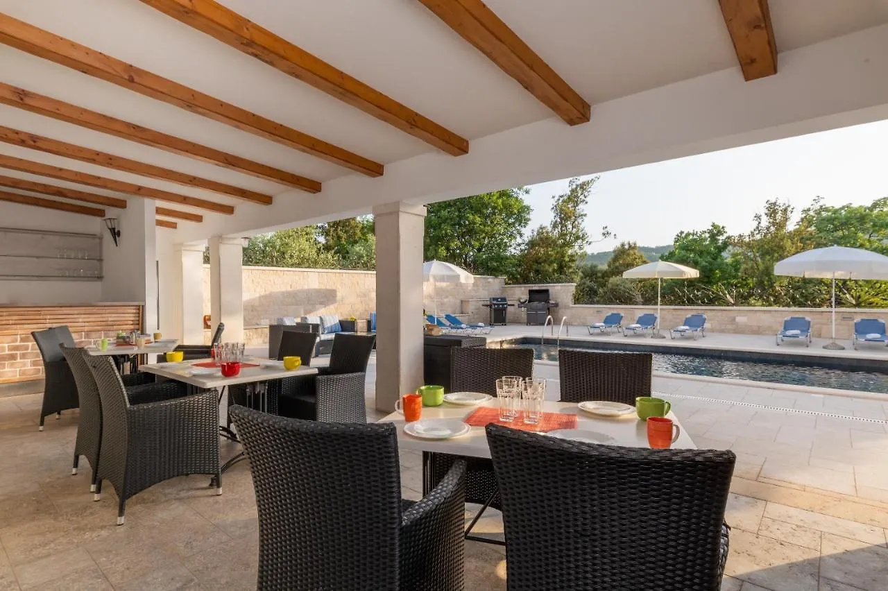 Apartments Villa Vires Labin